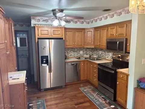 Kitchen - 1521 Difford, Niles, OH 44446 photo 2 of 4