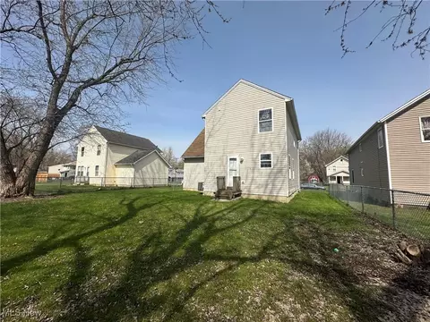 Exterior - 1012 W 34th St, Ashtabula, OH 44004 photo 4 of 5