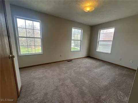 Bedroom - 1012 W 34th St, Ashtabula, OH 44004 photo 3 of 4