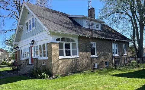 124 2nd St NE, Carrollton, OH 44615