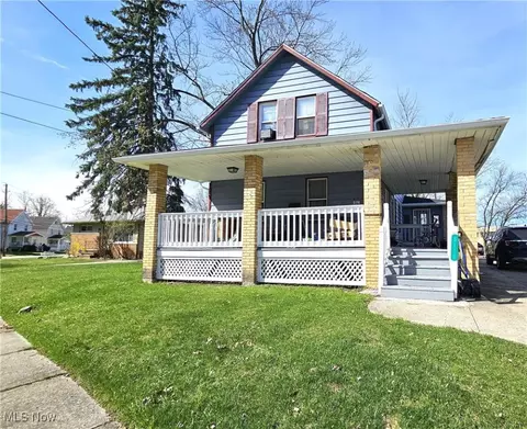 5110 Greenhurst Dr, Maple Heights, OH 44137