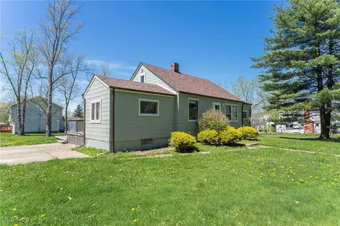 7446 Macedonia Rd, Bedford, OH 44146