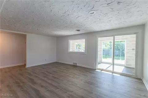 Living - 3050 Latimer Ave, Ashtabula, OH 44004 photo 2 of 5