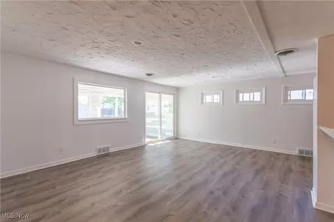 Living - 3050 Latimer Ave, Ashtabula, OH 44004 photo 1 of 5