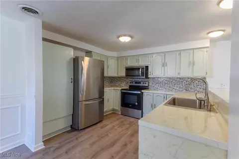 Kitchen - 3050 Latimer Ave, Ashtabula, OH 44004 photo 1 of 3