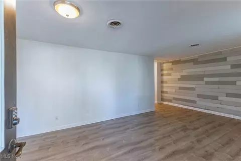 Living - 3050 Latimer Ave, Ashtabula, OH 44004 photo 3 of 5