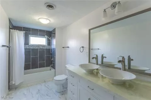 Bath - 3050 Latimer Ave, Ashtabula, OH 44004 photo 1 of 2