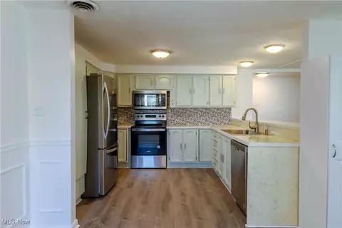 Kitchen - 3050 Latimer Ave, Ashtabula, OH 44004 photo 2 of 3