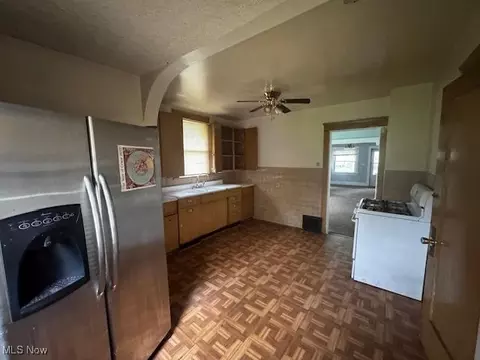 2128 E 30th St, Lorain, OH 44055 photo 5