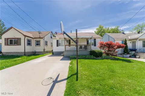 808 Harriet St, Lorain, OH 44055