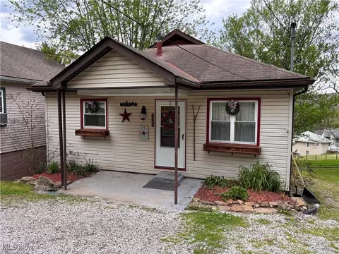 147 Wall St, Weirton, WV 26062