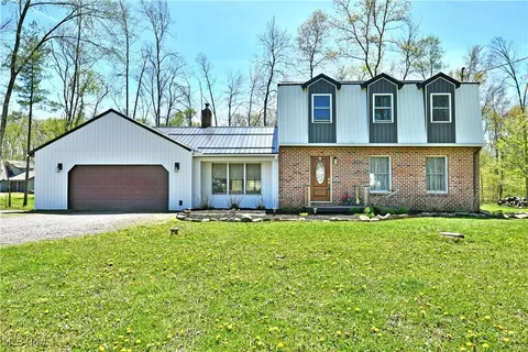 372 Center St E, Warren, OH 44481