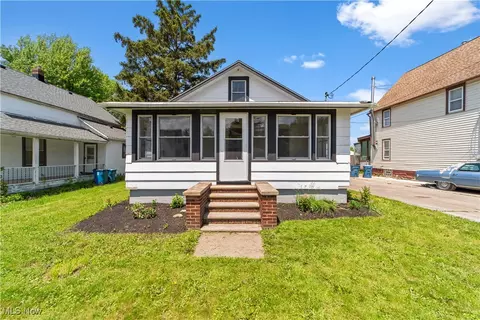 210 W 39th St, Lorain, OH 44052
