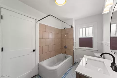 Bath - 1832 E 34th St, Lorain, OH 44055 photo 2 of 3