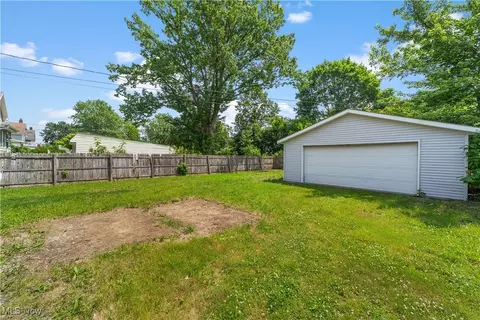 Exterior - 1832 E 34th St, Lorain, OH 44055 photo 2 of 3