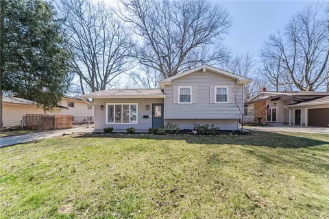 24065 Fairlawn Dr, North Olmsted, OH 44070