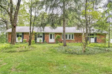 11484 Willow Hill Dr, Chesterland, OH 44026