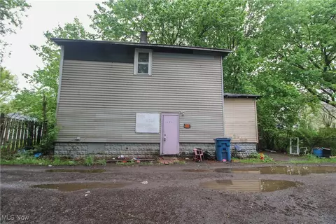 298 S State Line Rd, Masury, OH 44438