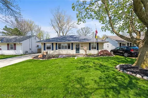 4267 Belle Ave, Sheffield Lake, OH 44054