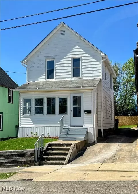 12 24th St SW, Barberton, OH 44203