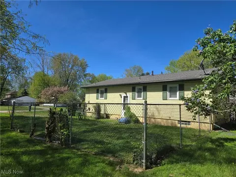 Exterior - 150 Parmely Ave, Elyria, OH 44035 photo 4 of 5