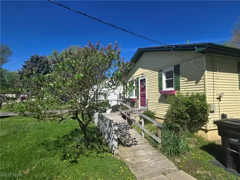 Exterior - 150 Parmely Ave, Elyria, OH 44035 photo 3 of 5
