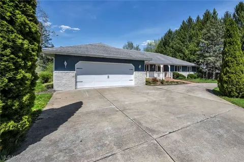 2253 Brook Hollow Oval, Hinckley, OH 44233
