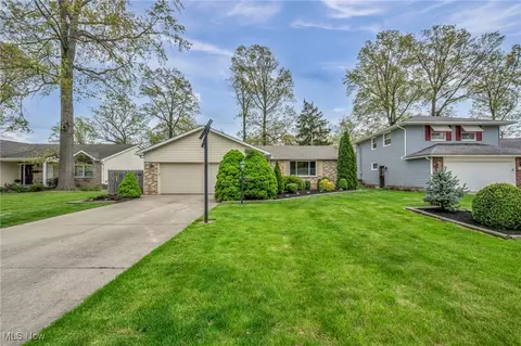 5107 7 Pines Dr, Lorain, OH 44053
