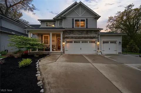 580 Humiston Dr, Bay Village, OH 44140