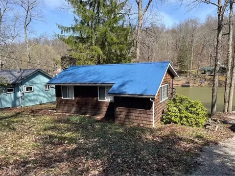 574 Bramble Rd SW, Carrollton, OH 44615