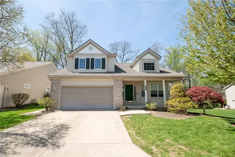 8555 Primrose Ln, Macedonia, OH 44056
