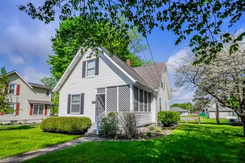 243 S Prospect Ave, Hartville, OH 44632