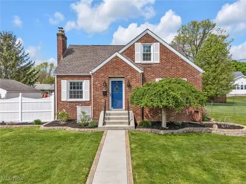 129 Wise Ave SE, North Canton, OH 44720