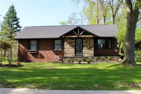 24836 Kennedy Ridge Rd, North Olmsted, OH 44070