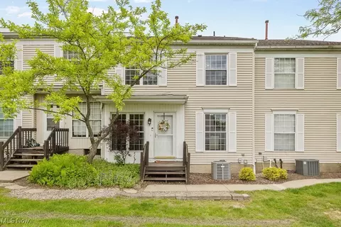 2796 Mull Ave #F, Copley, OH 44321