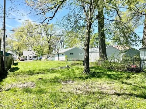 Exterior - 169 Boston Ave, Elyria, OH 44035 photo 2 of 3