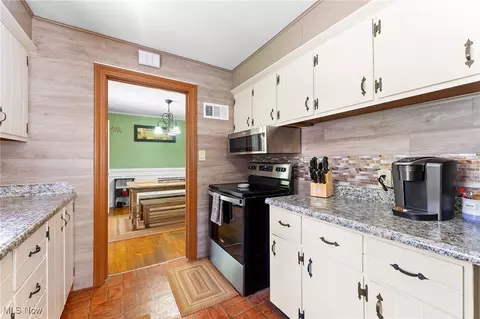 Kitchen - 133 Homestead Dr, Boardman, OH 44512 photo 3 of 3