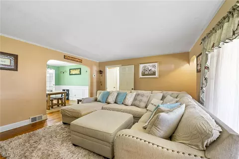 Living - 133 Homestead Dr, Boardman, OH 44512 photo 1 of 1