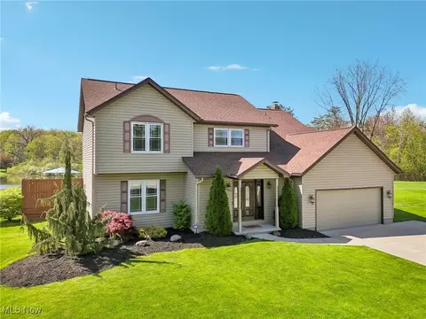 4969 Emerald Ln, Brunswick, OH 44212