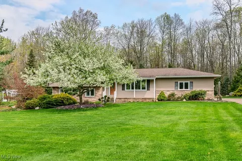10410 Pinegate Dr, Chardon, OH 44024