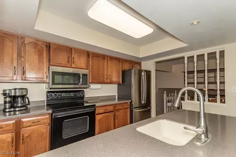 Kitchen - 10410 Pinegate Dr, Chardon, OH 44024 photo 5 of 5