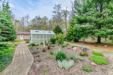 Exterior - 10410 Pinegate Dr, Chardon, OH 44024 photo 5 of 12
