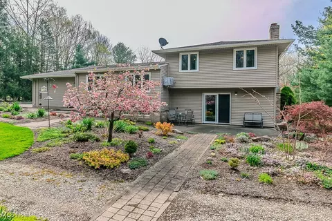 Exterior - 10410 Pinegate Dr, Chardon, OH 44024 photo 10 of 12