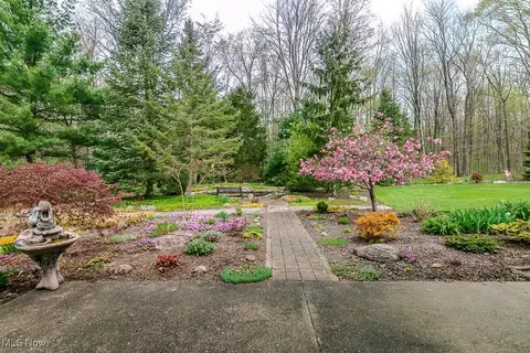 Exterior - 10410 Pinegate Dr, Chardon, OH 44024 photo 7 of 12