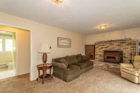 Living - 10410 Pinegate Dr, Chardon, OH 44024 photo 6 of 6