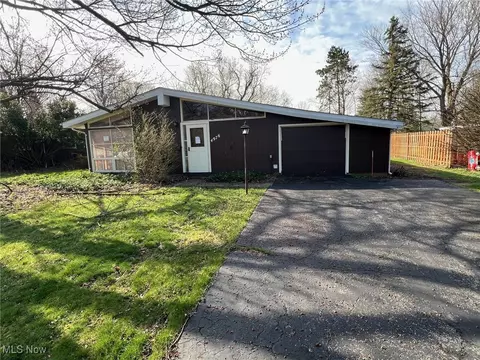 4976 Horizon Dr, Richmond Heights, OH 44143