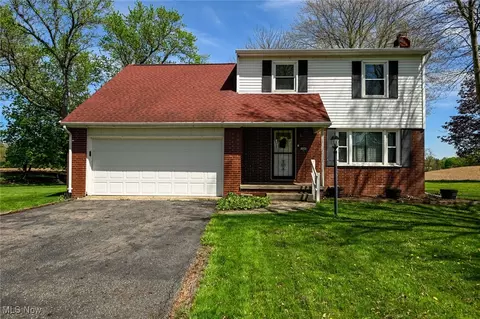 1480 Whitehall Dr, Mogadore, OH 44260