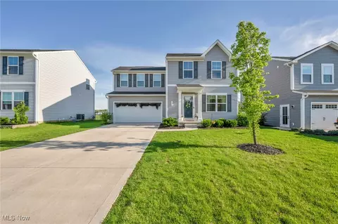 106 River Run Dr, Elyria, OH 44035