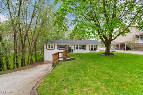 440 Abbyshire Rd, Akron, OH 44319
