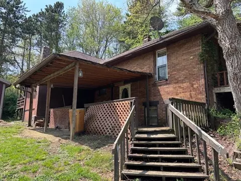 4618 Belden Dr SE, Uhrichsville, OH 44683